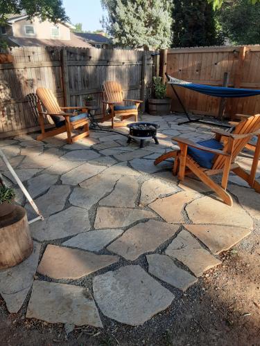 Outdoor living space hardscape and landscape design in Fort Collins